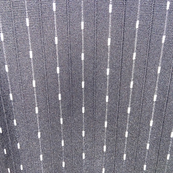 Sleeveless black dress with white dashes - Picture 2 of 4